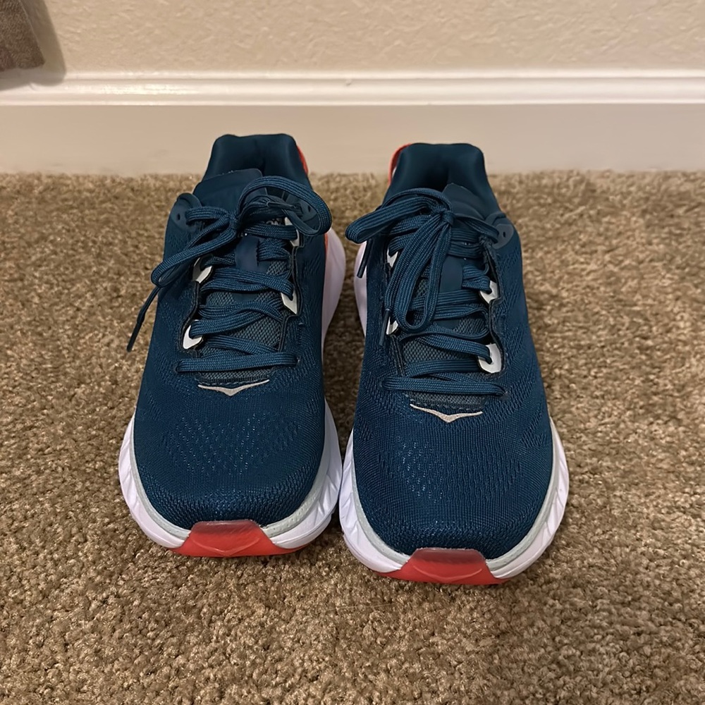 HOKA Profly